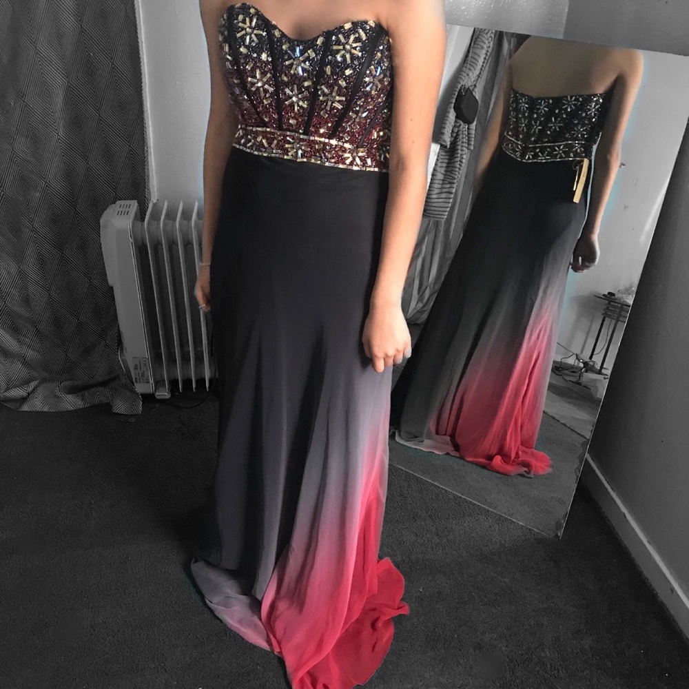 STRAPLESS PROM DRESS